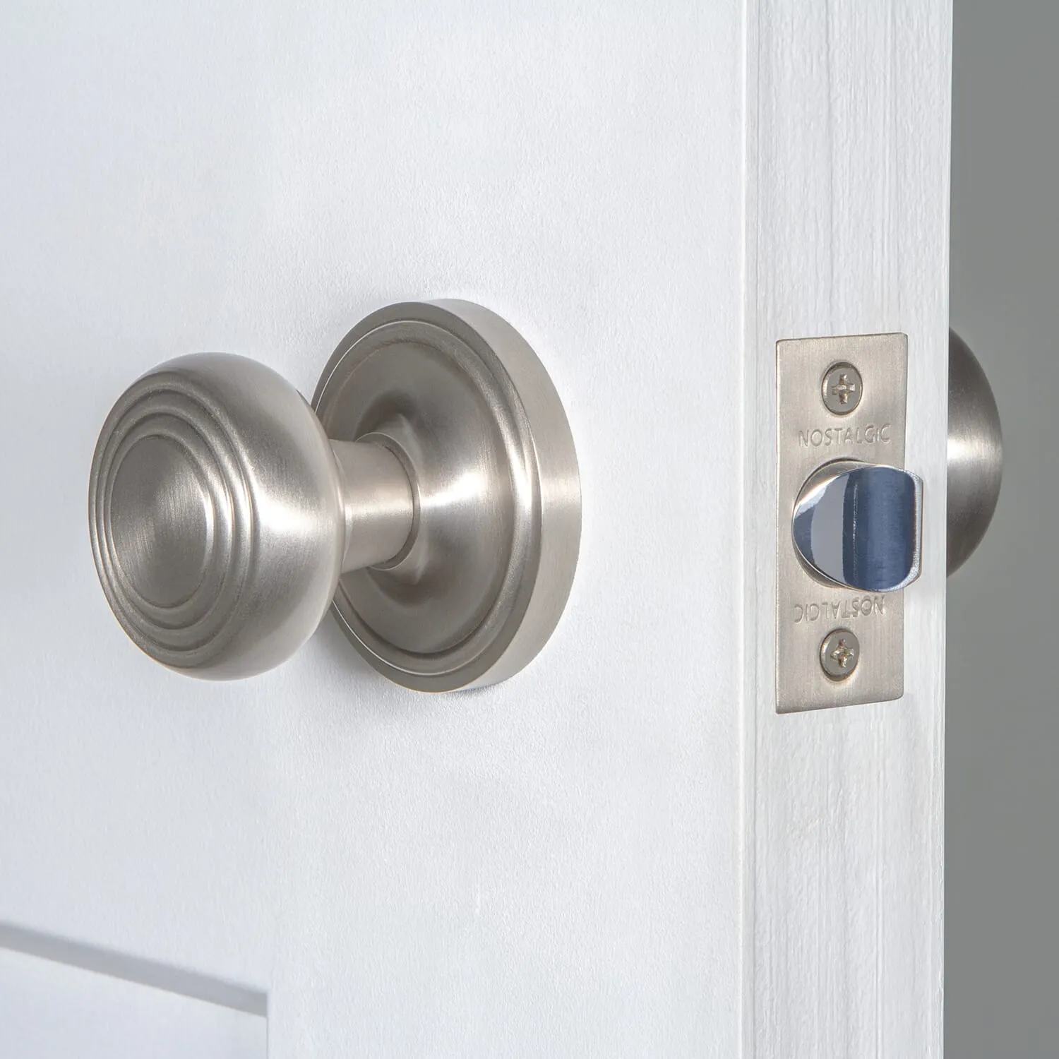 Classic Rosette with Deco Knob in Satin Nickel