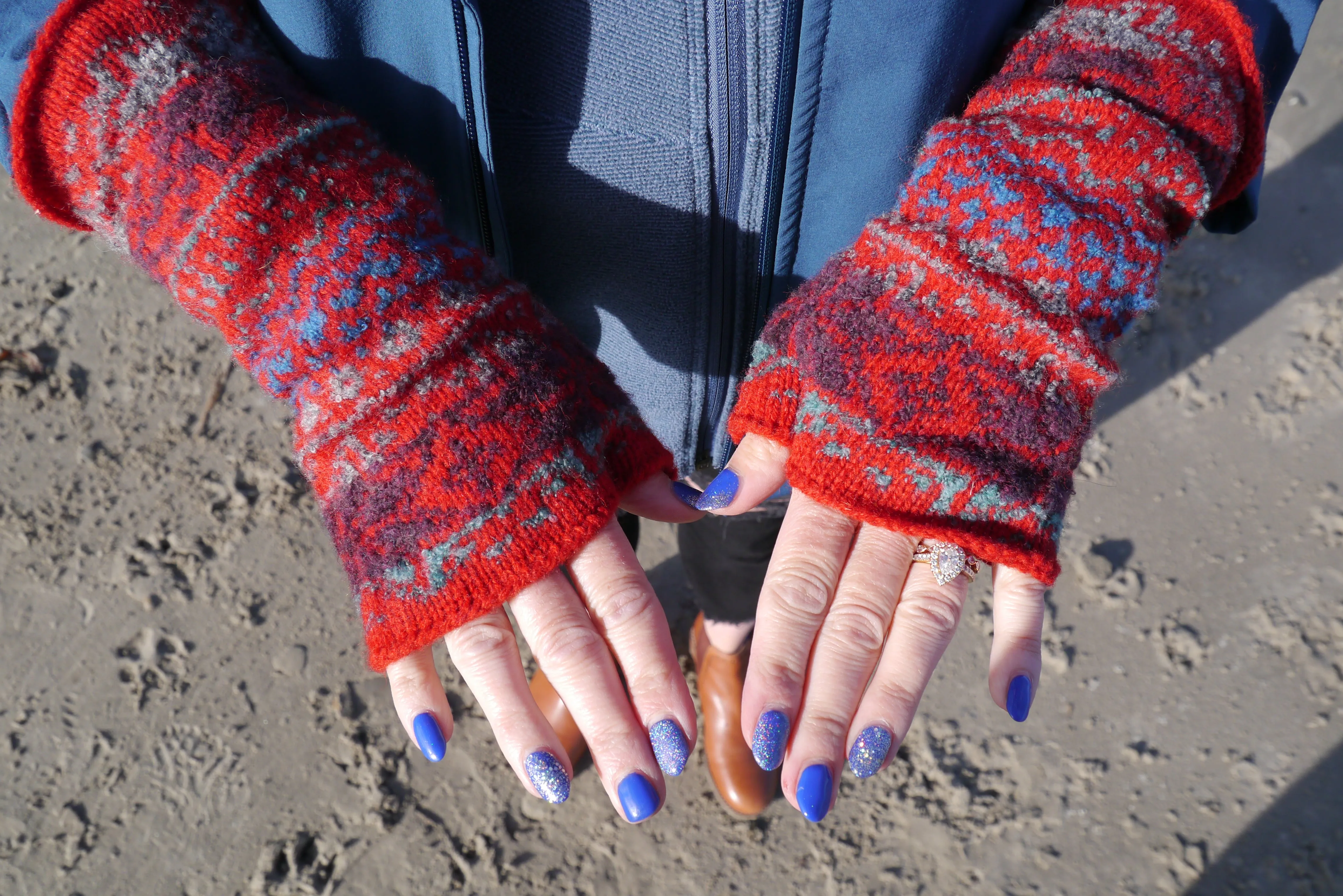 NEW Annie Glue Blaze Fair Isle Hand Warmers